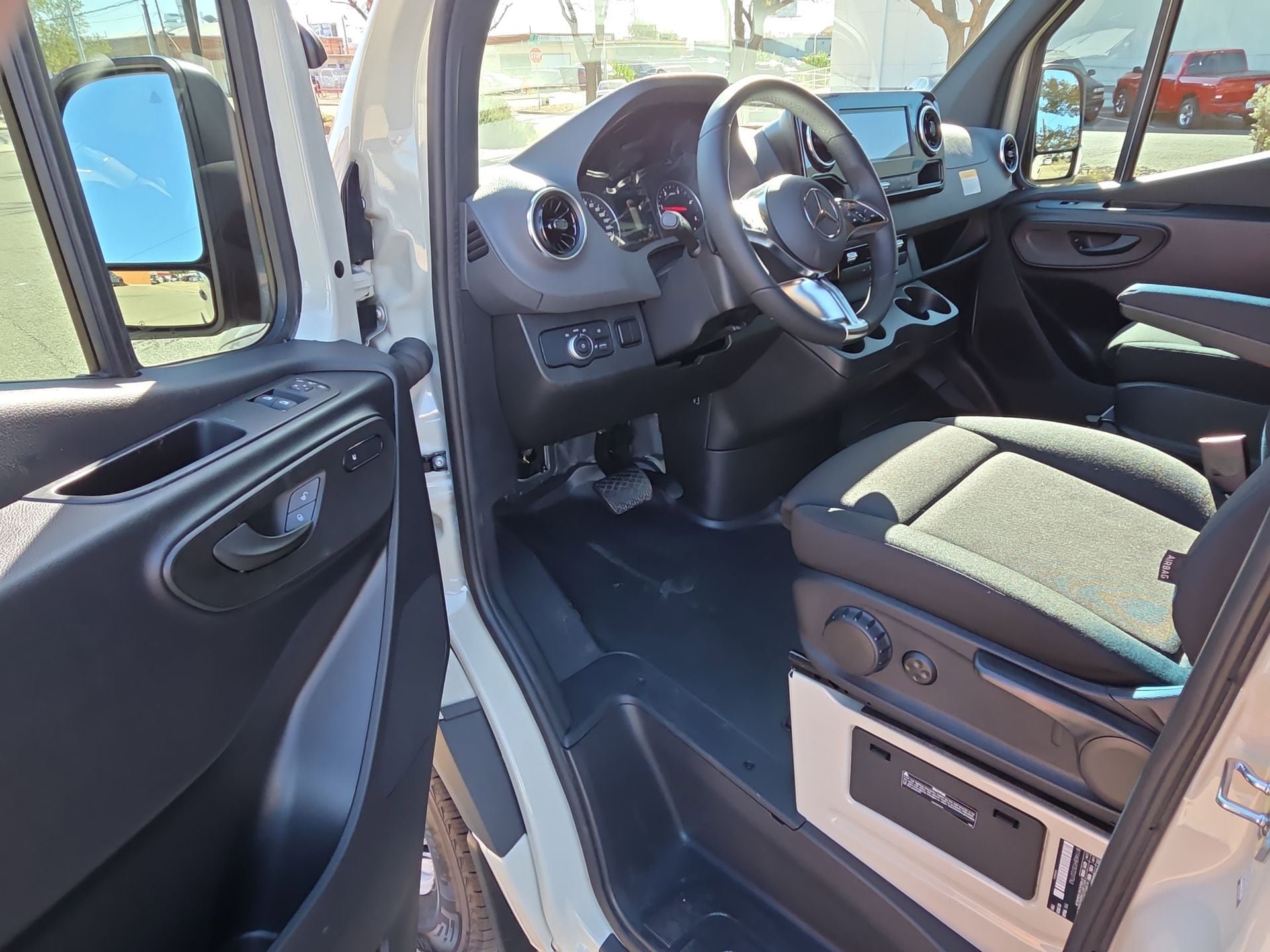 New 2025 Mercedes-Benz Sprinter 2500 image 15