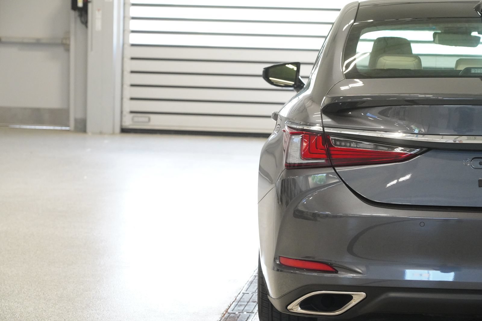 Used 2023 Lexus ES 350 Ultra Luxury w/ Accessory Package (Z2) FWD image 9