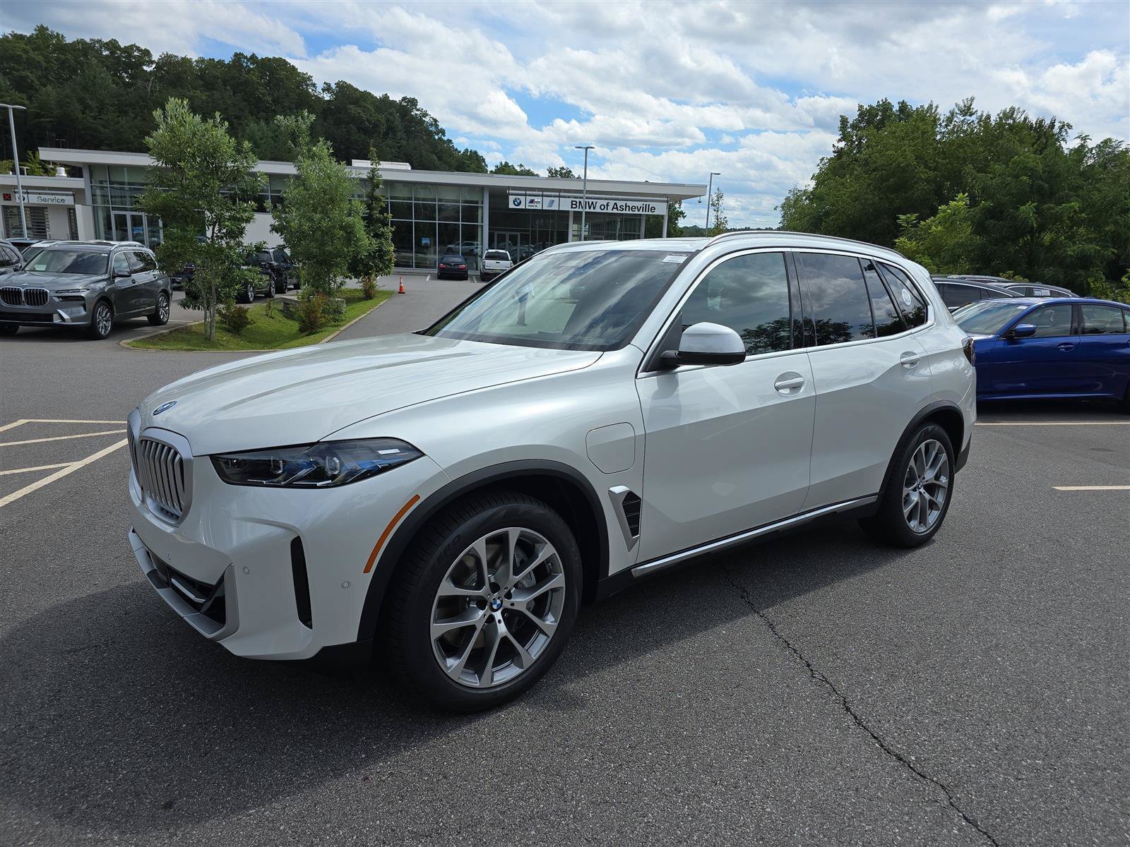 Used 2026 BMW X5 xDrive50e AWD/4WD image 8