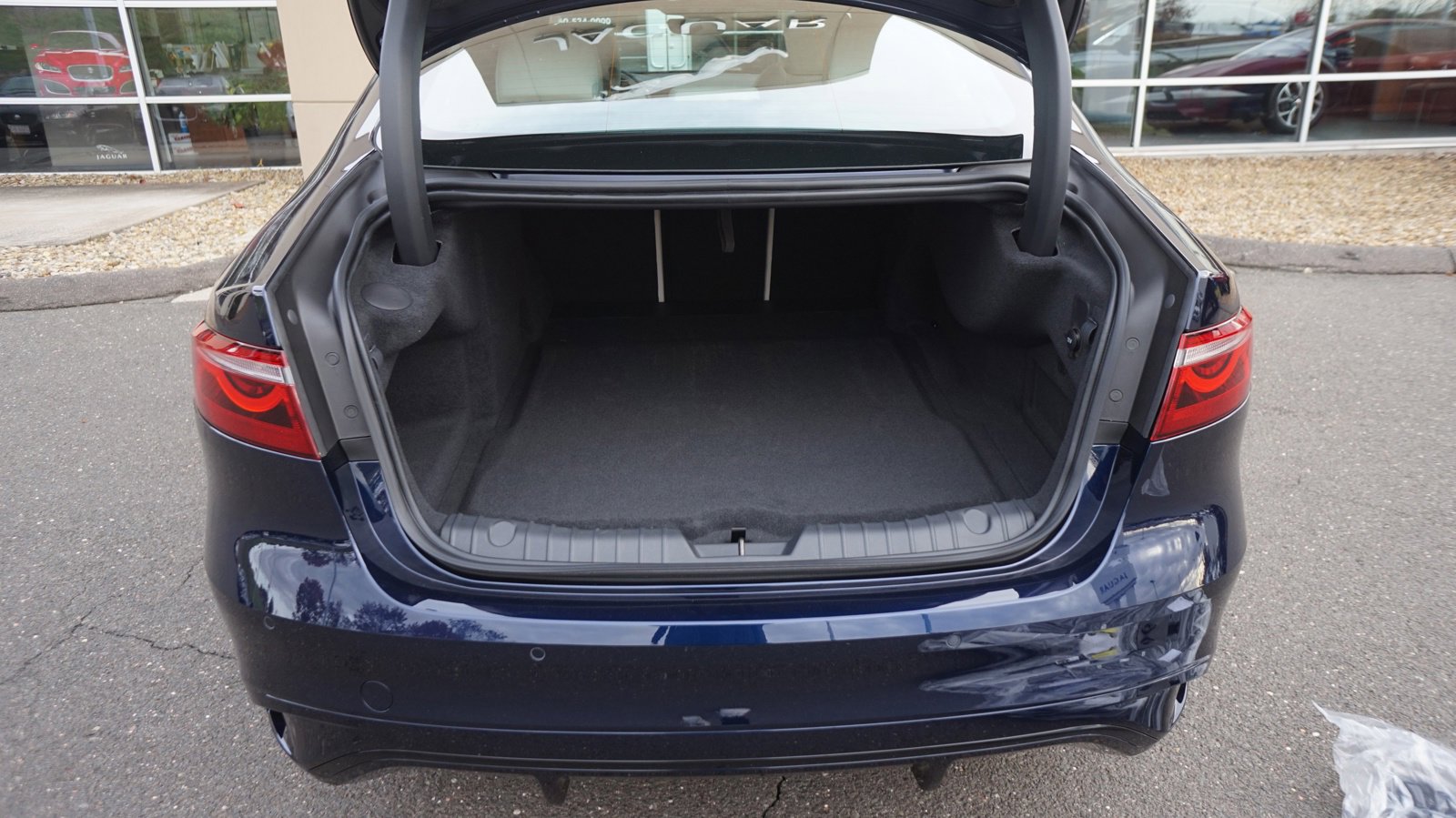 Used 2024 Jaguar XF R-Dynamic SE image 9