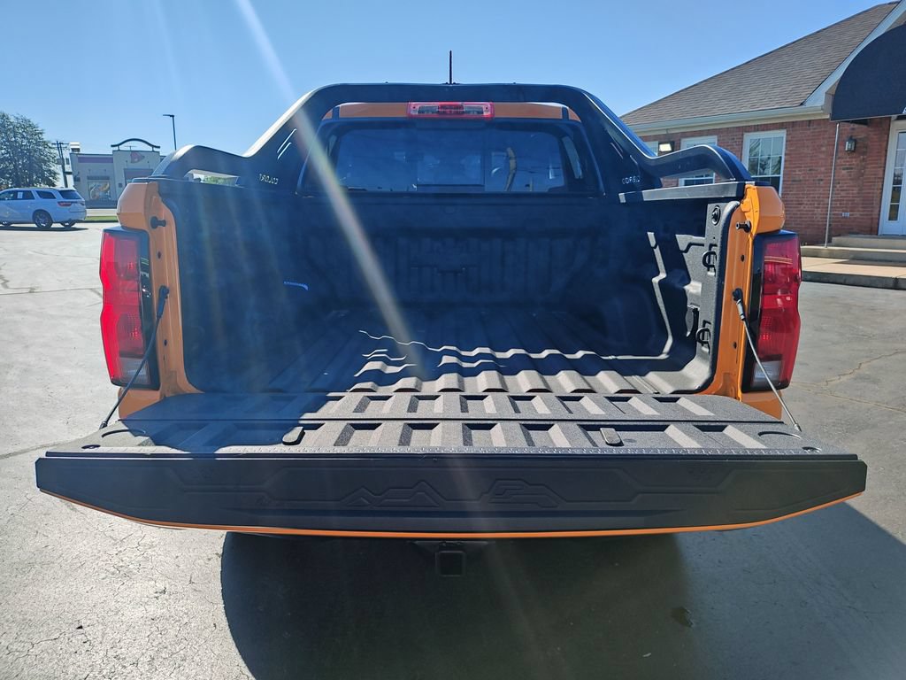 Used 2025 Chevrolet Colorado Z71 w/ Midnight Edition AWD/4WD image 9