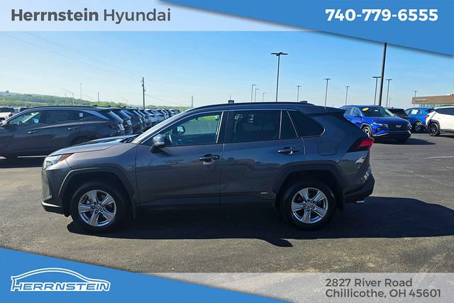 Used 2022 Toyota RAV4 XLE w/ Convenience Package AWD/4WD image 4