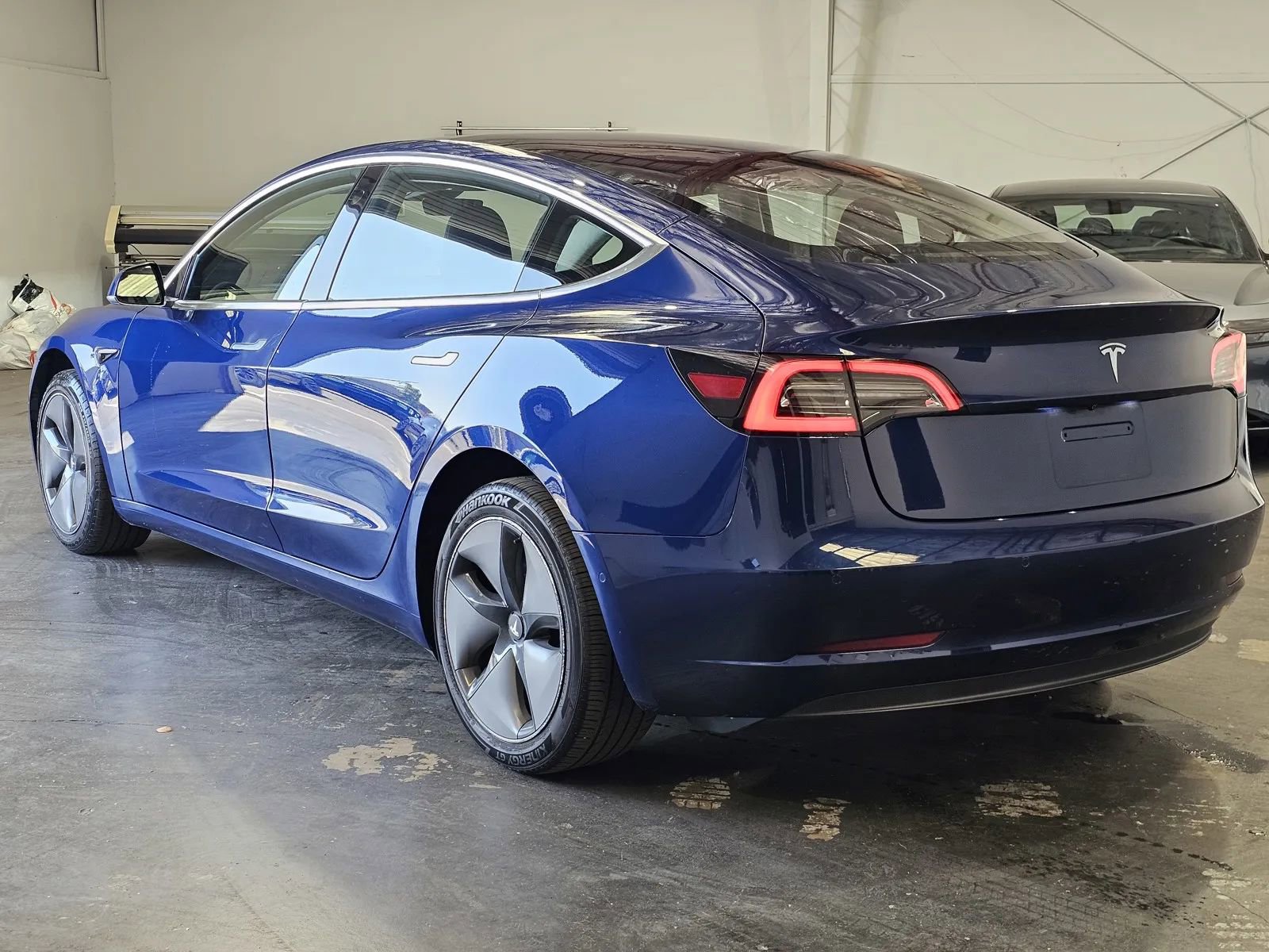 Used 2017 Tesla Model 3 RWD image 2