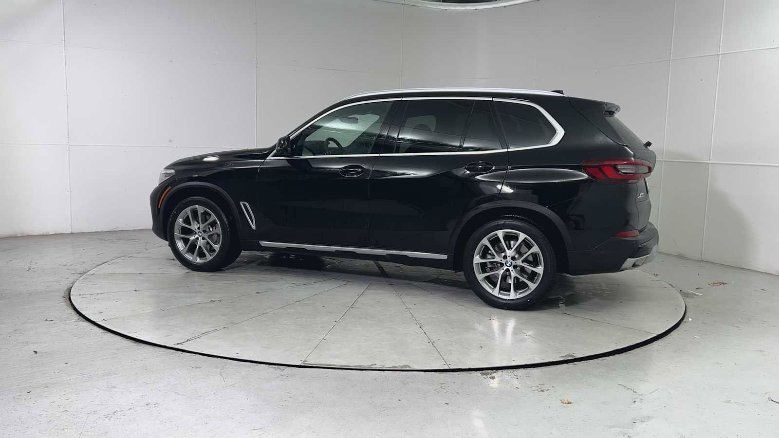Used 2023 BMW X5 xDrive40i w/ Premium Package image 4
