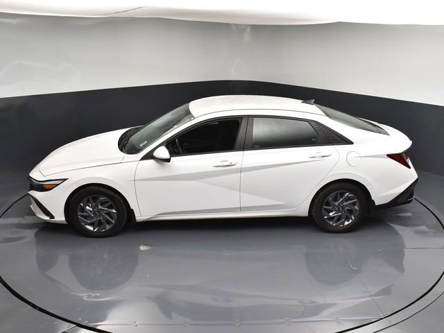Used 2024 Hyundai Elantra SEL FWD image 42