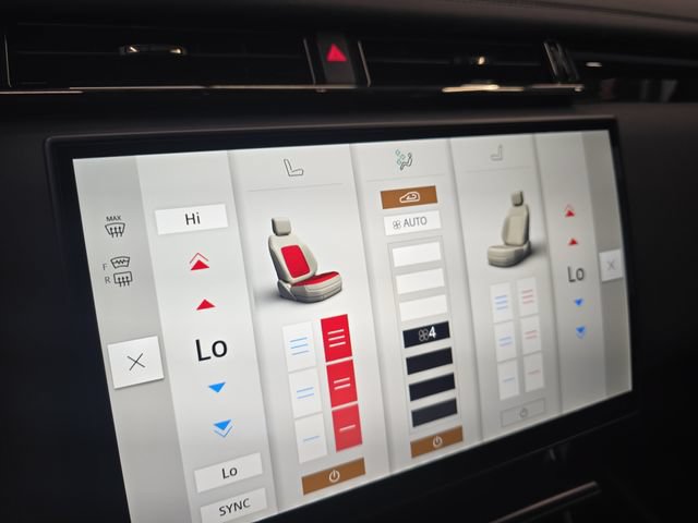 New 2026 Land Rover Range Rover Velar Dynamic SE AWD/4WD image 17