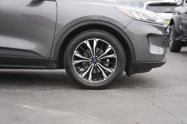 Used 2022 Ford Escape SE w/ SE Sport Appearance Package image 4
