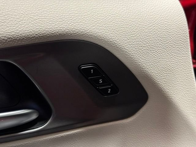 Used 2024 Chrysler Pacifica Touring-L FWD image 19