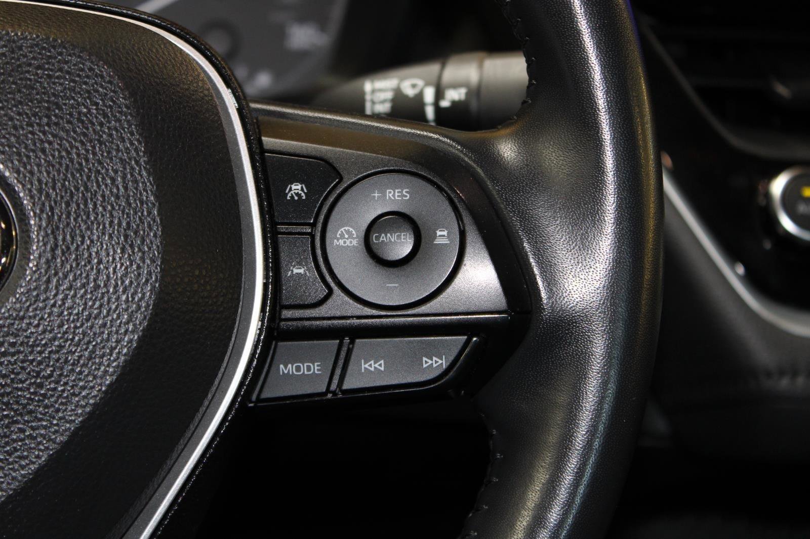 Used 2023 Toyota Corolla SE w/ SE Premium Package FWD image 29