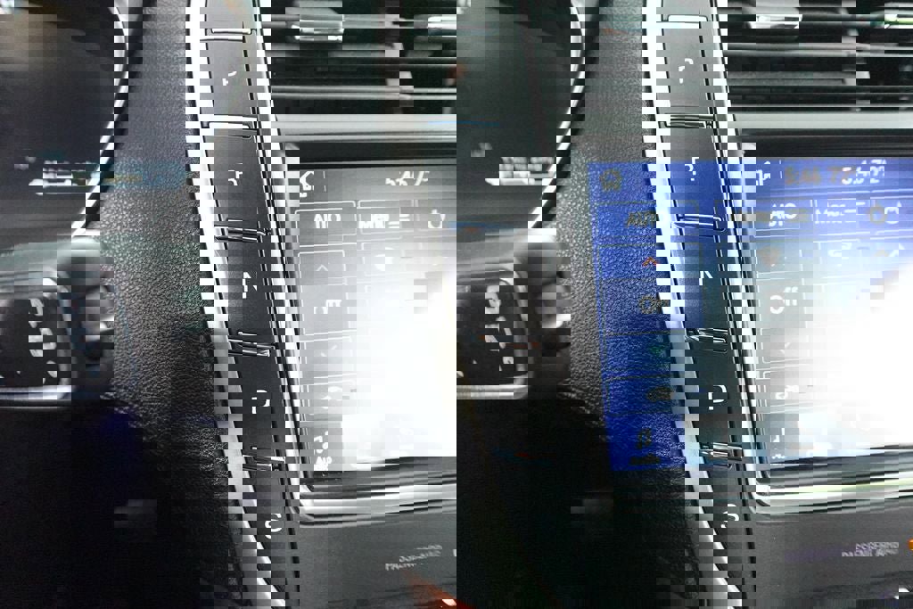 Used 2020 Lincoln Nautilus Reserve w/ Equipment Group 201A image 22