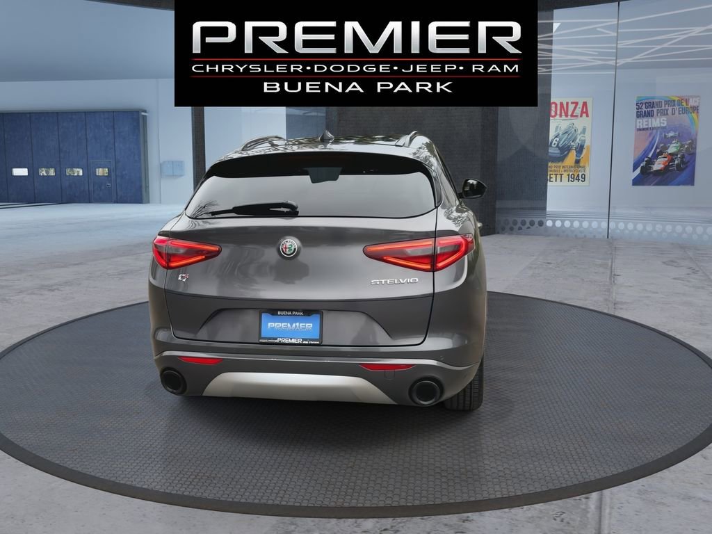 Used 2022 Alfa Romeo Stelvio Ti image 7