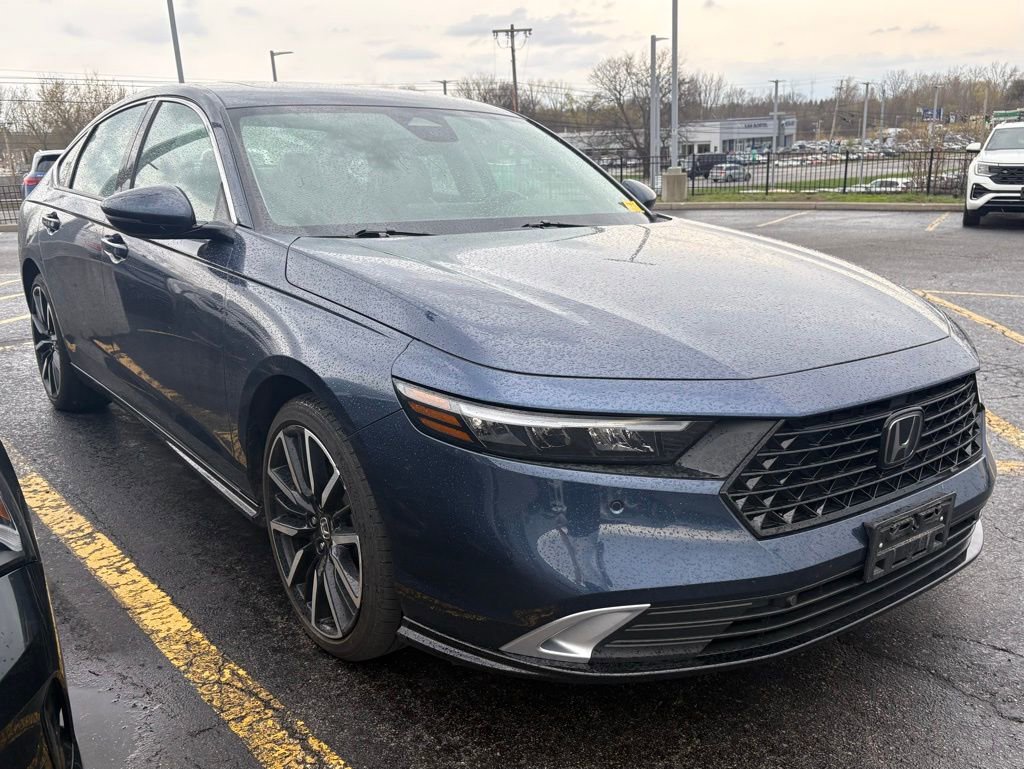 Used 2023 Honda Accord Touring image 3
