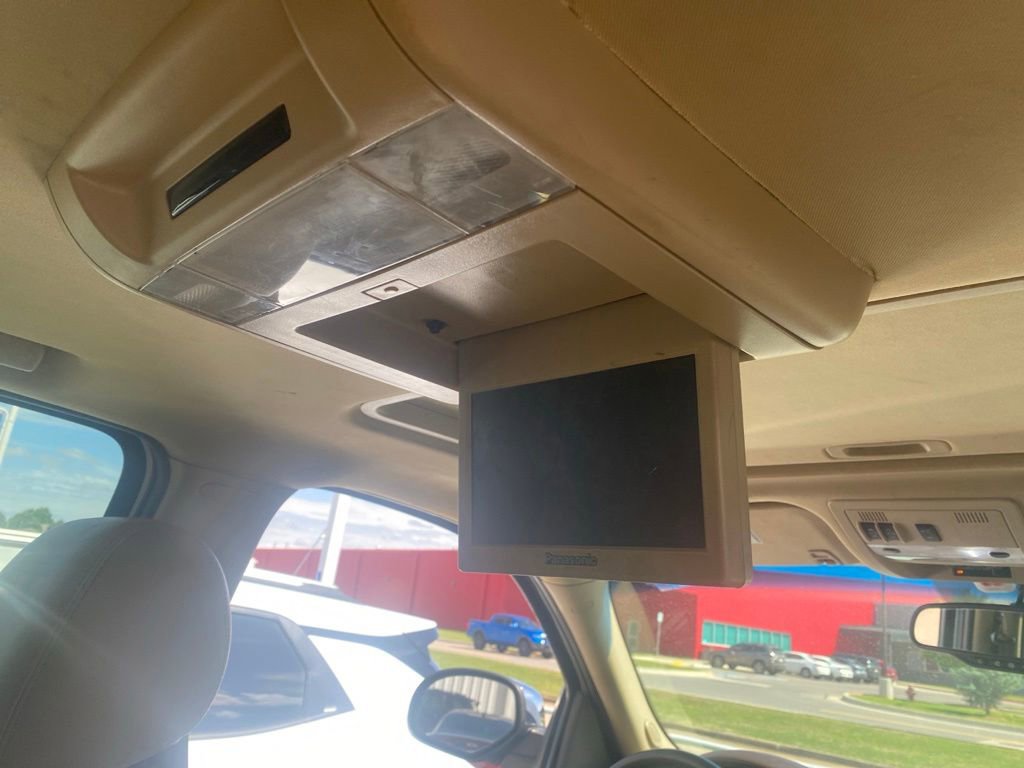 Used 2011 Chevrolet Suburban LTZ RWD image 9