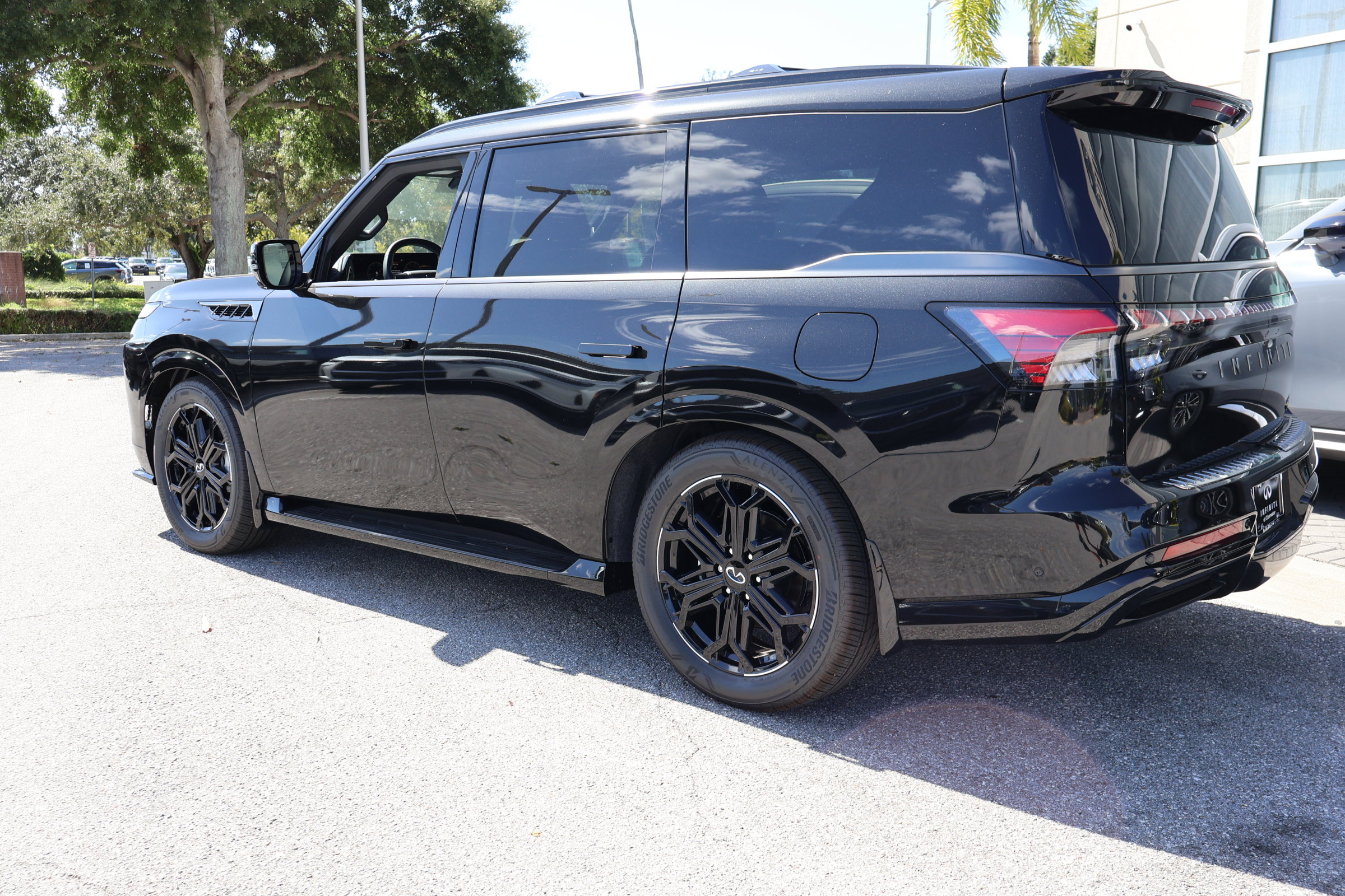 New 2026 INFINITI QX80 4WD image 3