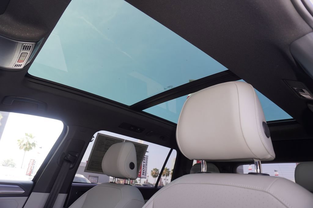 Used 2023 Volkswagen Tiguan SE R-Line image 20