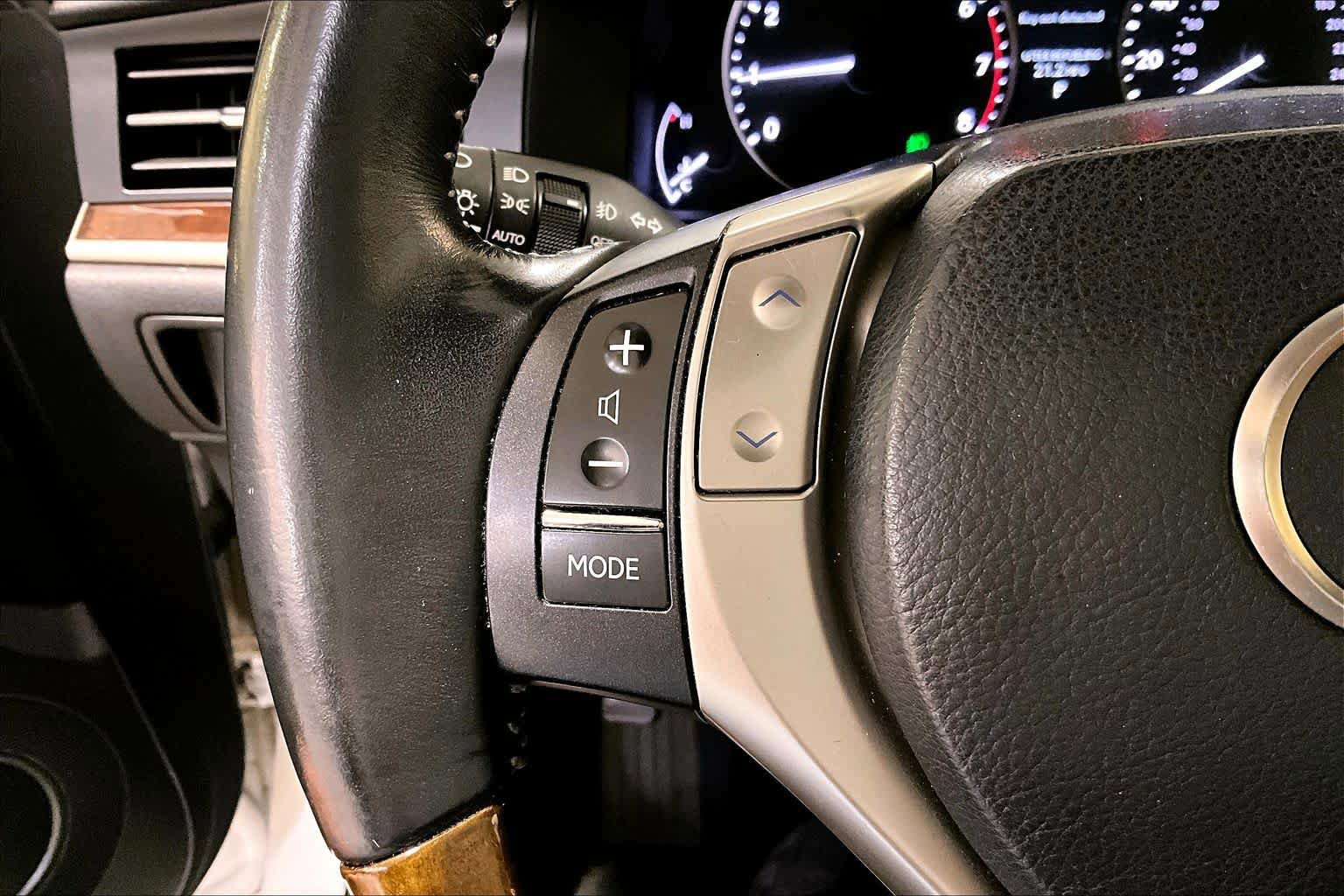 Used 2014 Lexus ES 350 w/ Luxury Package FWD image 23