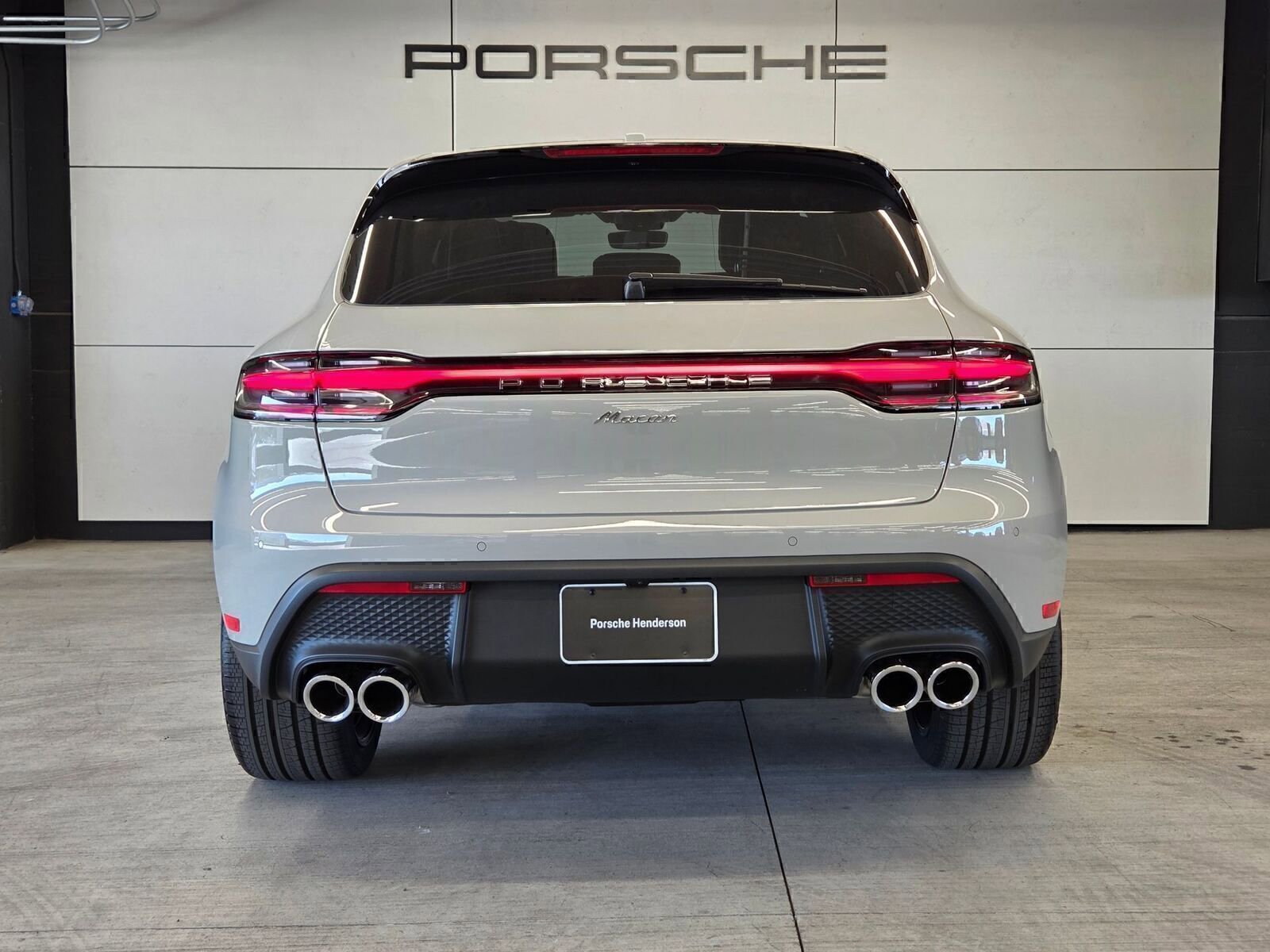 Certified 2026 Porsche Macan AWD/4WD image 3