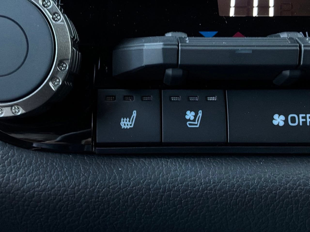 New 2026 Toyota Tundra Limited AWD/4WD image 32