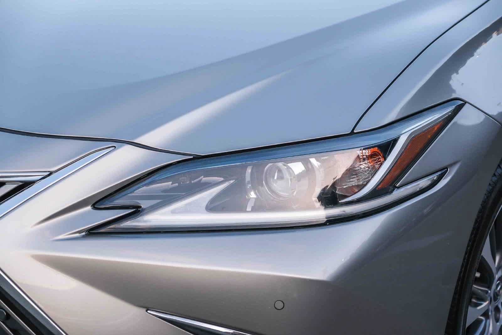 Used 2020 Lexus ES 300h w/ Premium Package FWD image 12