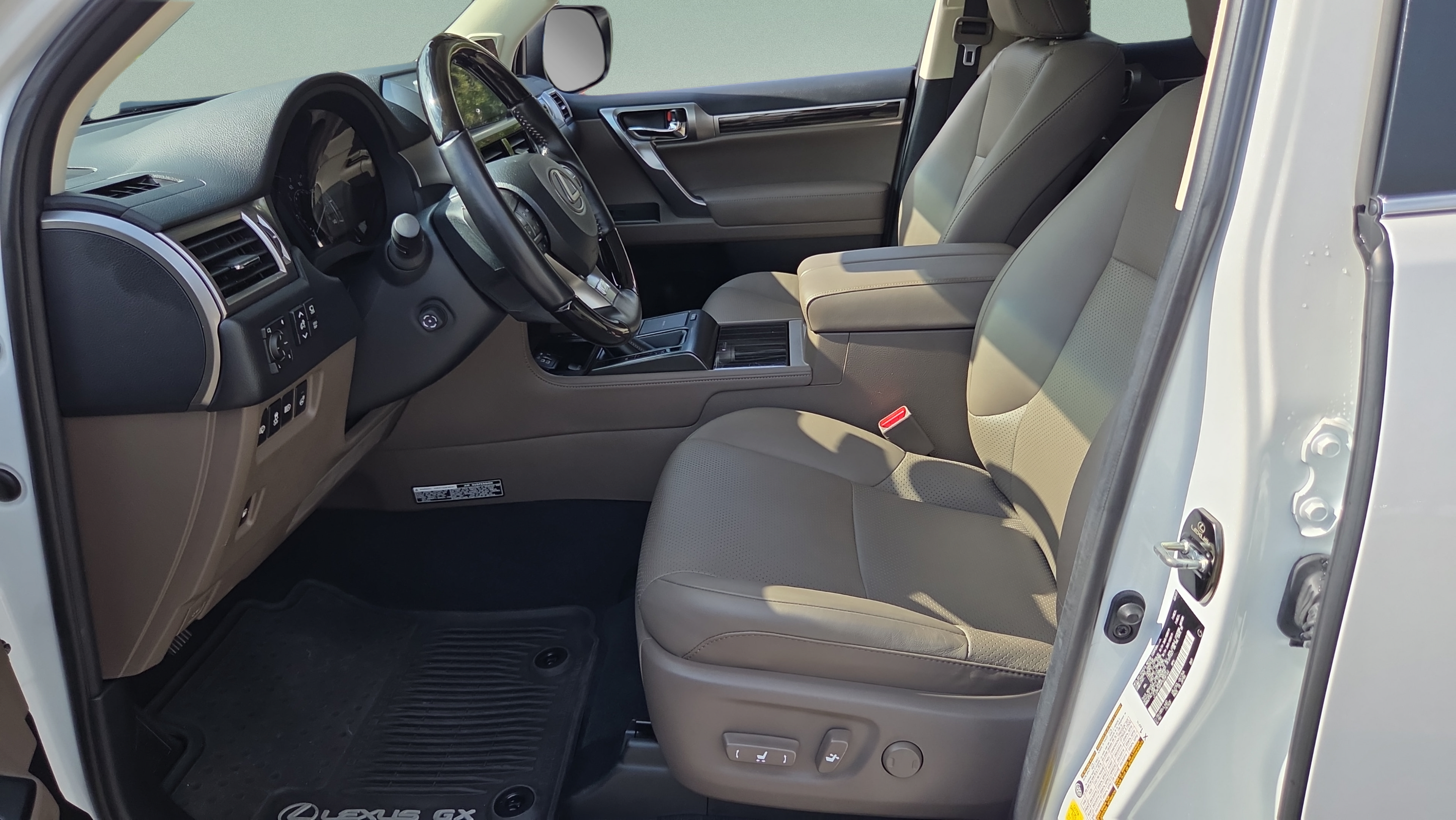 Used 2023 Lexus GX 460 Luxury w/ Accessory Package AWD/4WD image 9