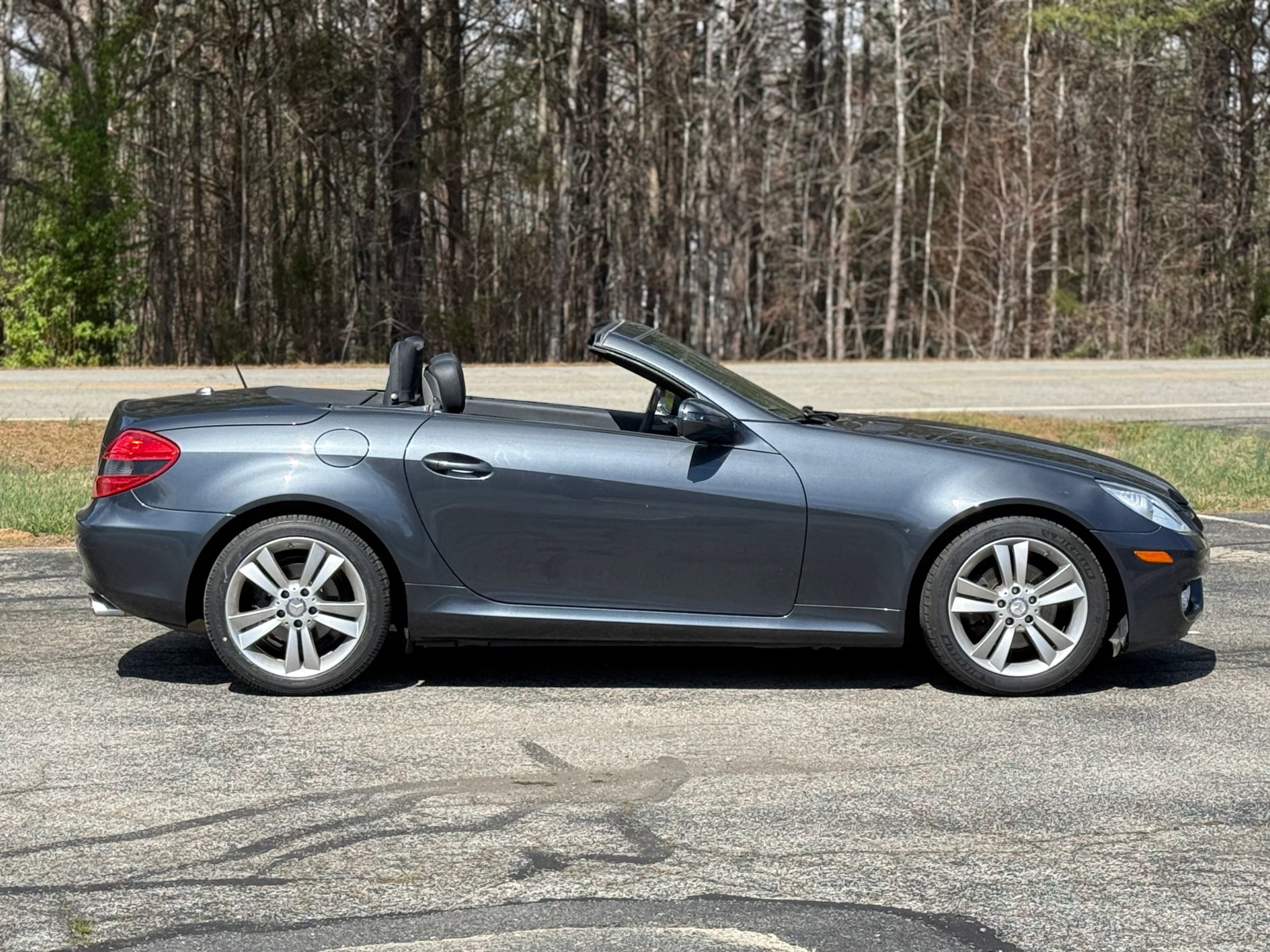 Used 2010 Mercedes-Benz SLK 300 image 4