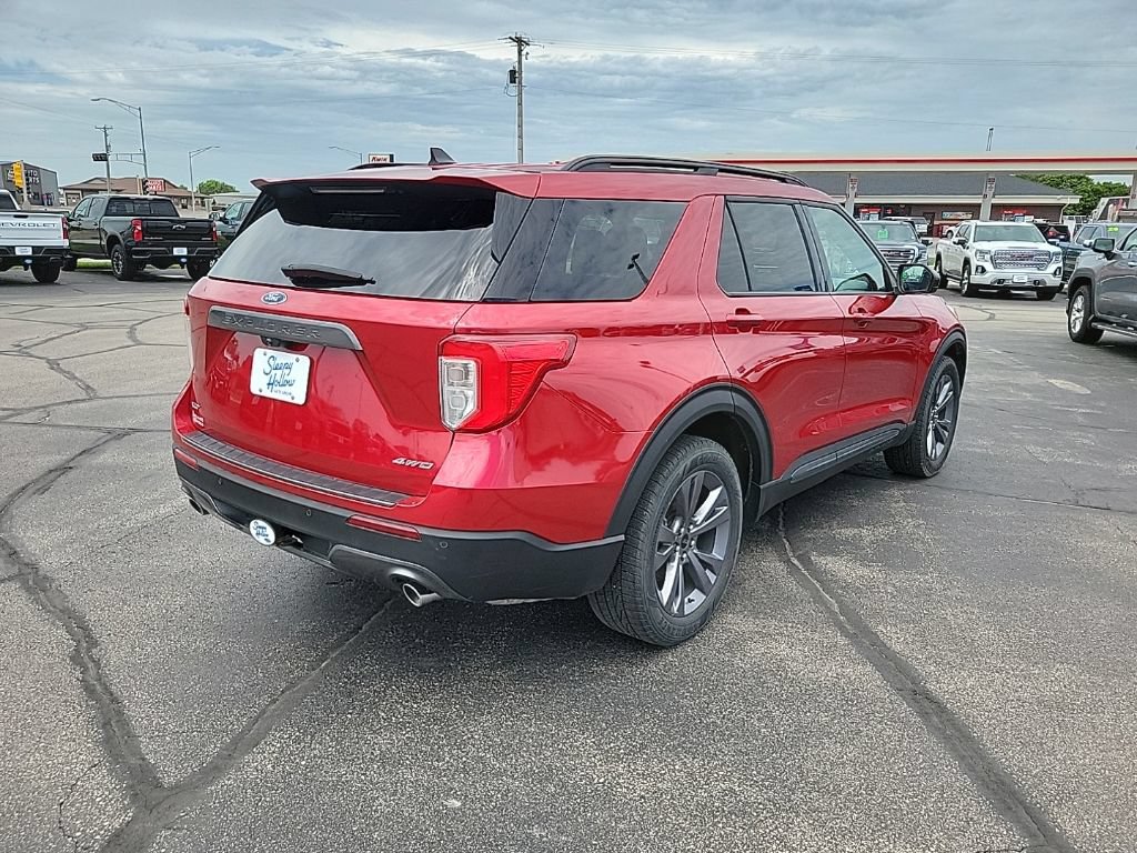 Used 2023 Ford Explorer XLT w/ Equipment Group 202A AWD/4WD image 5