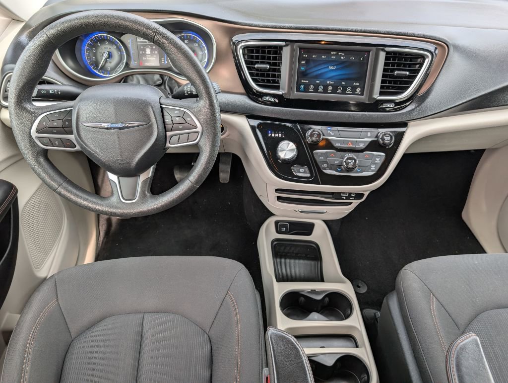 Used 2018 Chrysler Pacifica L image 7