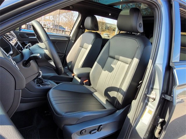 Used 2024 Volkswagen Tiguan SE R-Line image 8