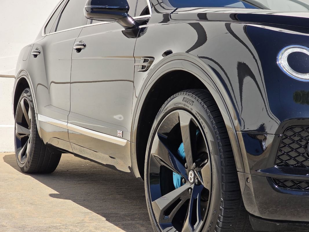 Used 2017 Bentley Bentayga image 41