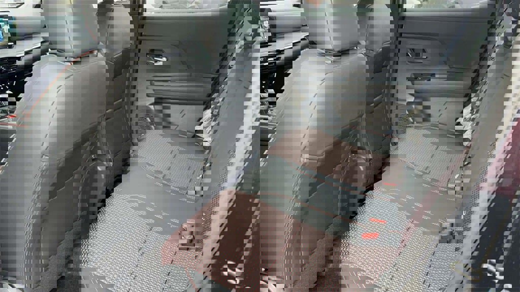 New 2026 Nissan Kicks SR w/ Cold Weather Package image 29