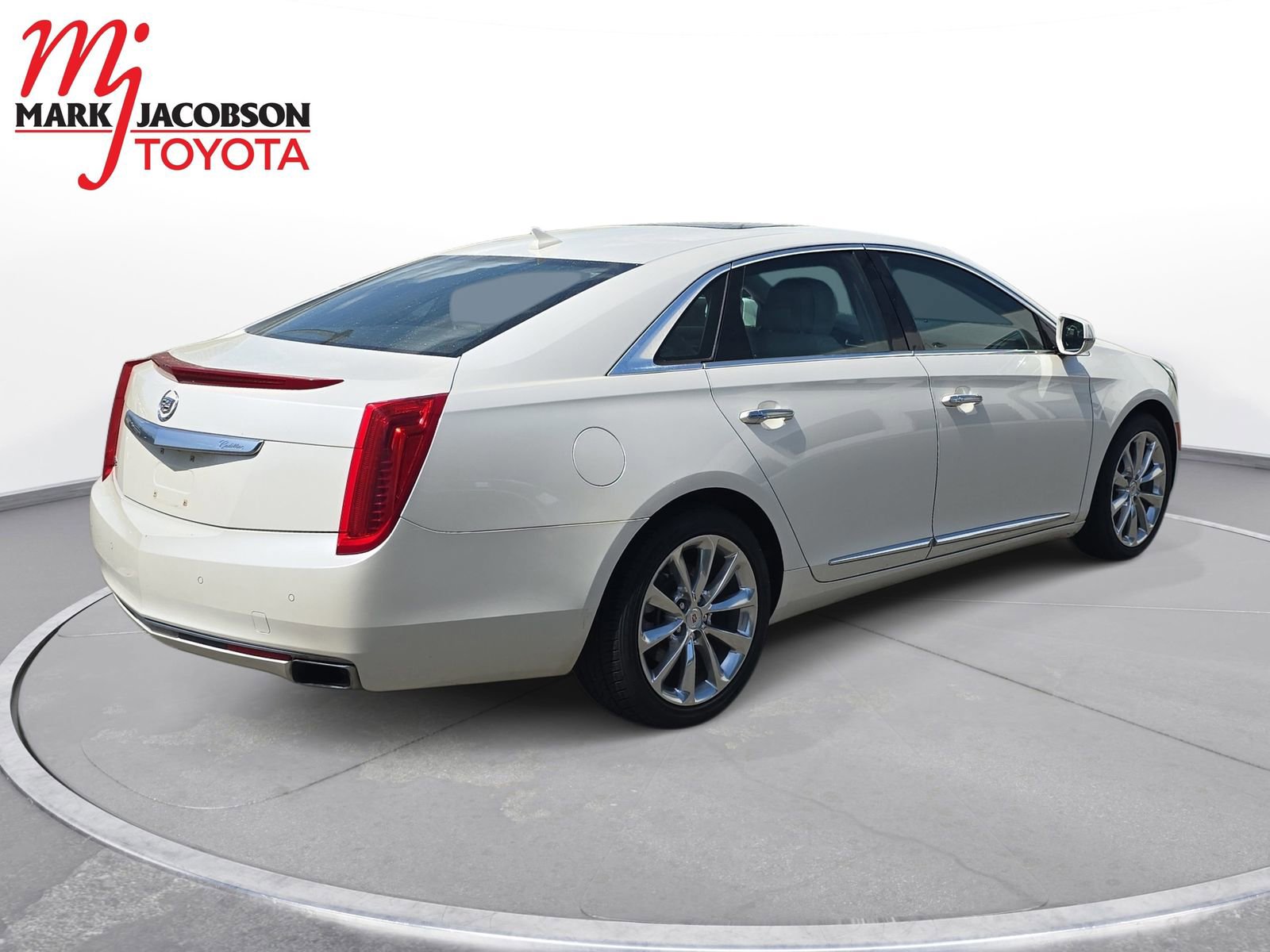 Used 2014 Cadillac XTS Luxury w/ Driver Awareness Package image 8