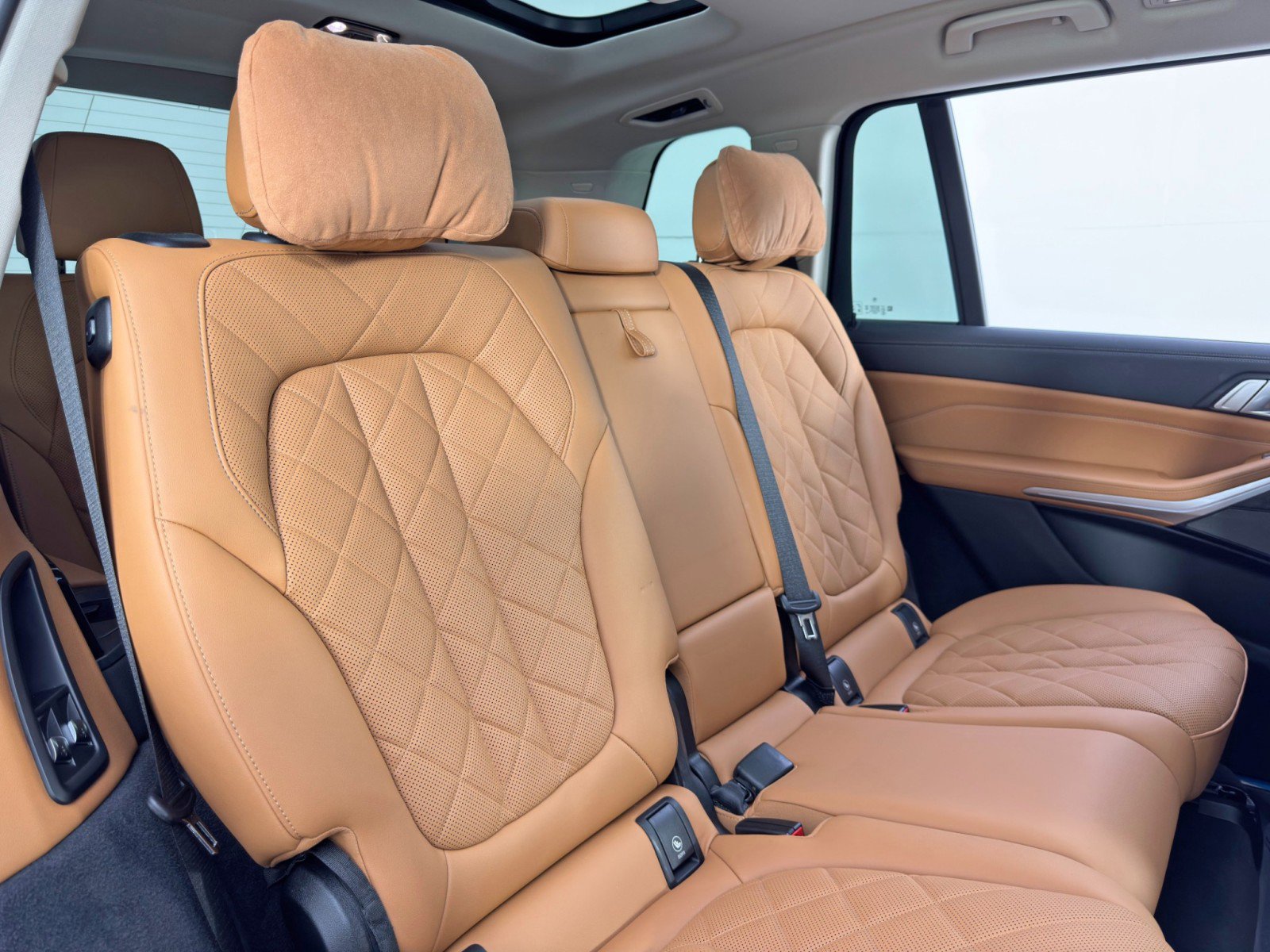 Used 2023 BMW X7 xDrive40i w/ Premium Package image 42