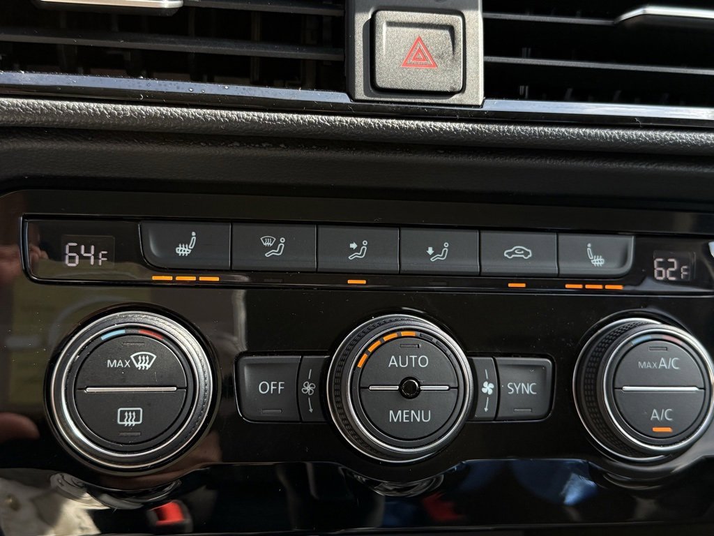 Certified 2024 Volkswagen Taos SE image 11