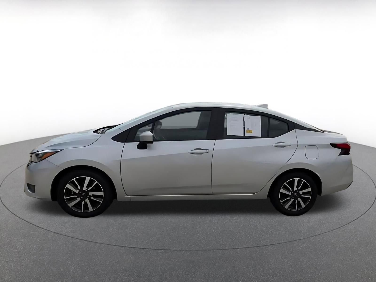 Used 2025 Nissan Versa SV FWD image 9