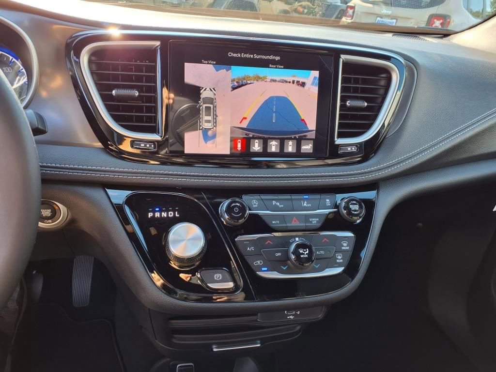 New 2026 Chrysler Pacifica Select image 15