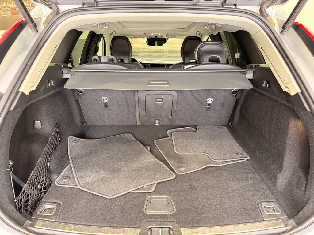 Used 2020 Volvo XC60 T6 Momentum w/ Advanced Package AWD/4WD image 23