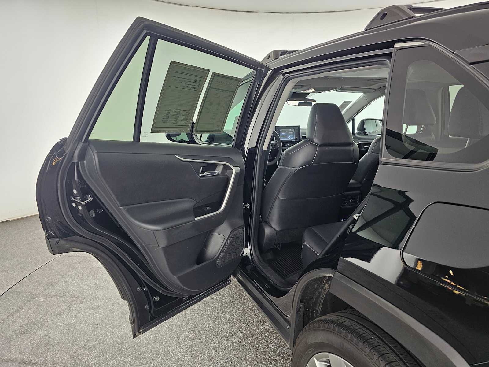 Used 2022 Toyota RAV4 XLE Premium image 30