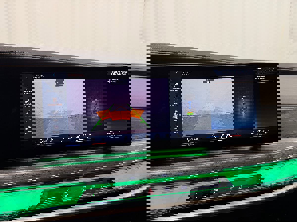 Used 2024 BMW 740i xDrive image 36