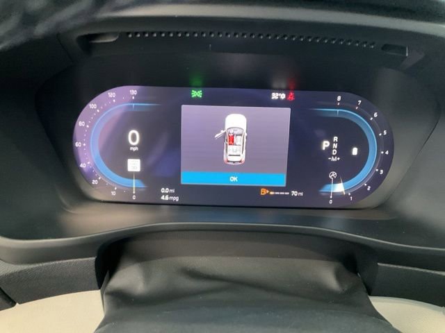 Used 2024 Volvo XC40 B5 Plus w/ Protection Package Premier image 9