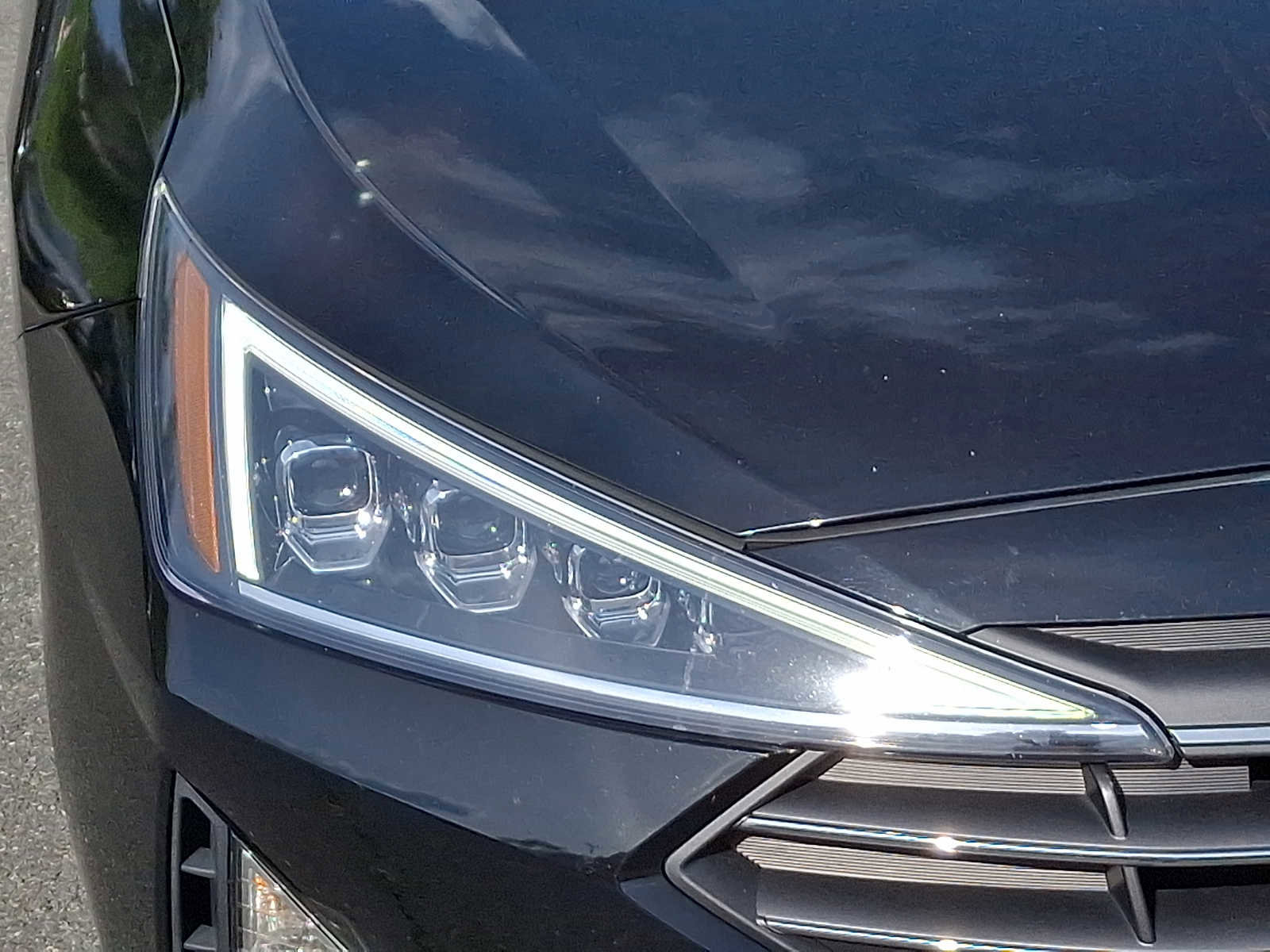Used 2020 Hyundai Elantra Limited w/ Ultimate Package 03 FWD image 9