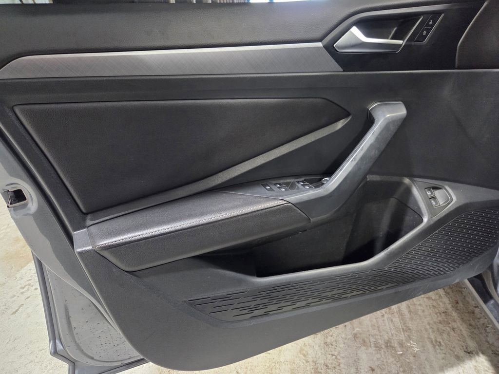 Used 2023 Volkswagen Jetta SE w/ Panoramic Sunroof Package image 15