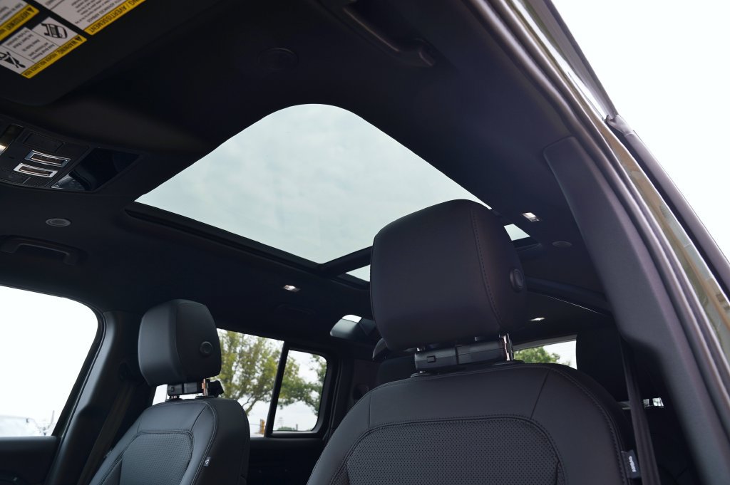 New 2026 Land Rover Defender 110 S AWD/4WD image 13