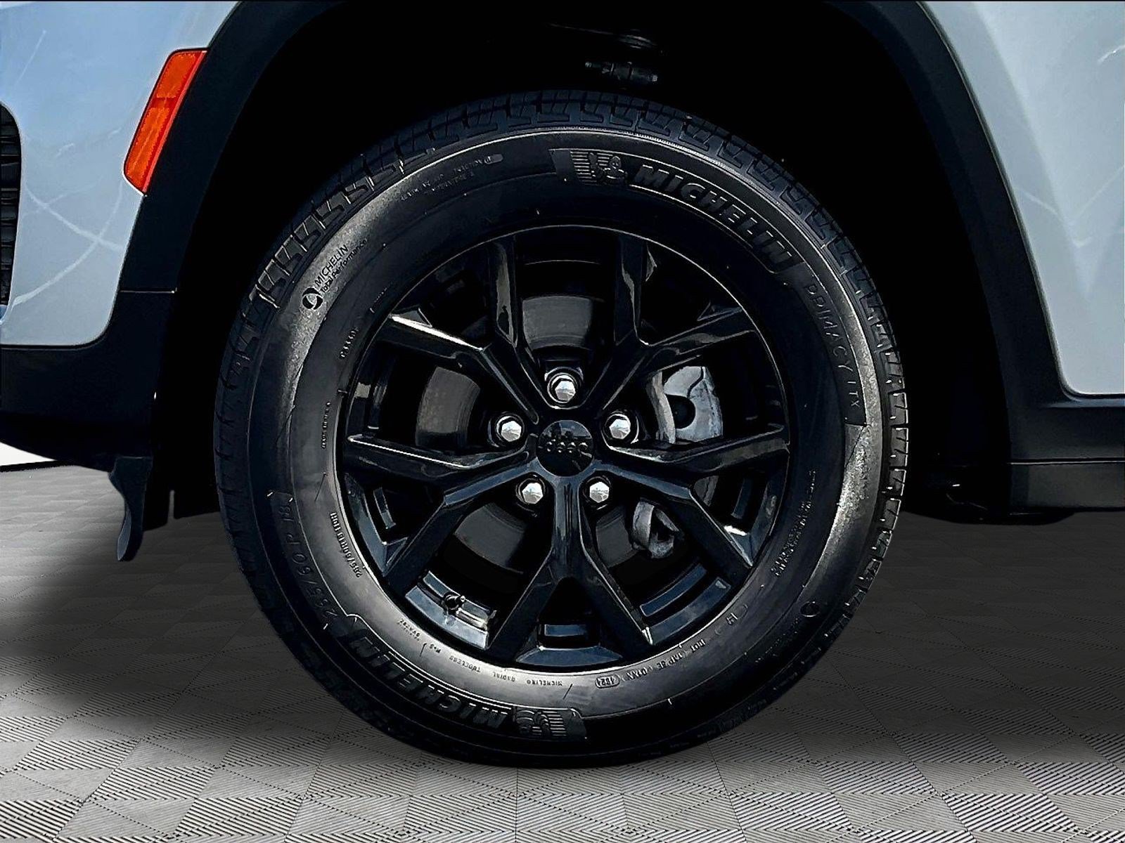 Used 2025 Jeep Grand Cherokee Altitude AWD/4WD image 32