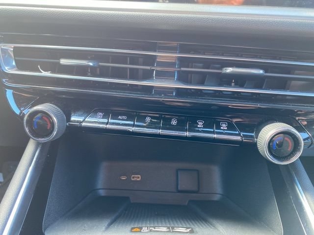 Used 2025 Chevrolet Traverse LT FWD image 18
