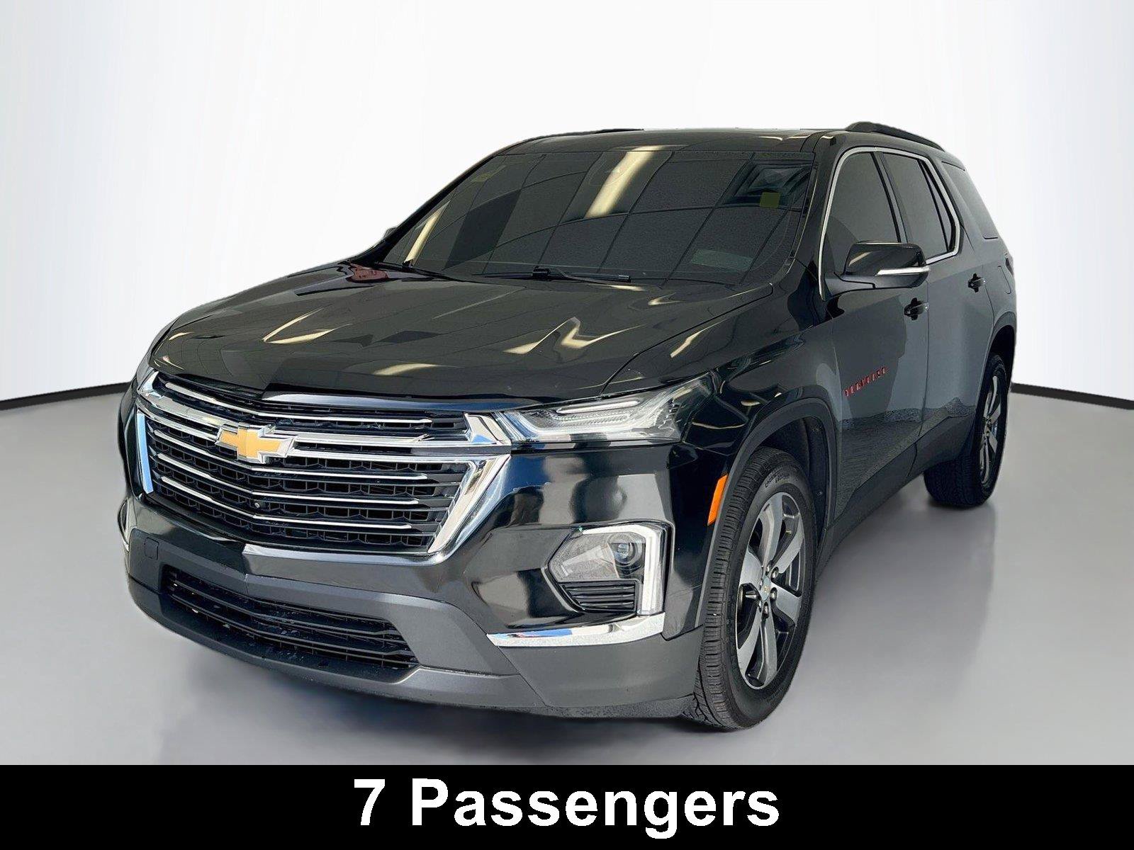 Used 2023 Chevrolet Traverse LT w/ LT Premium Package AWD/4WD image 4