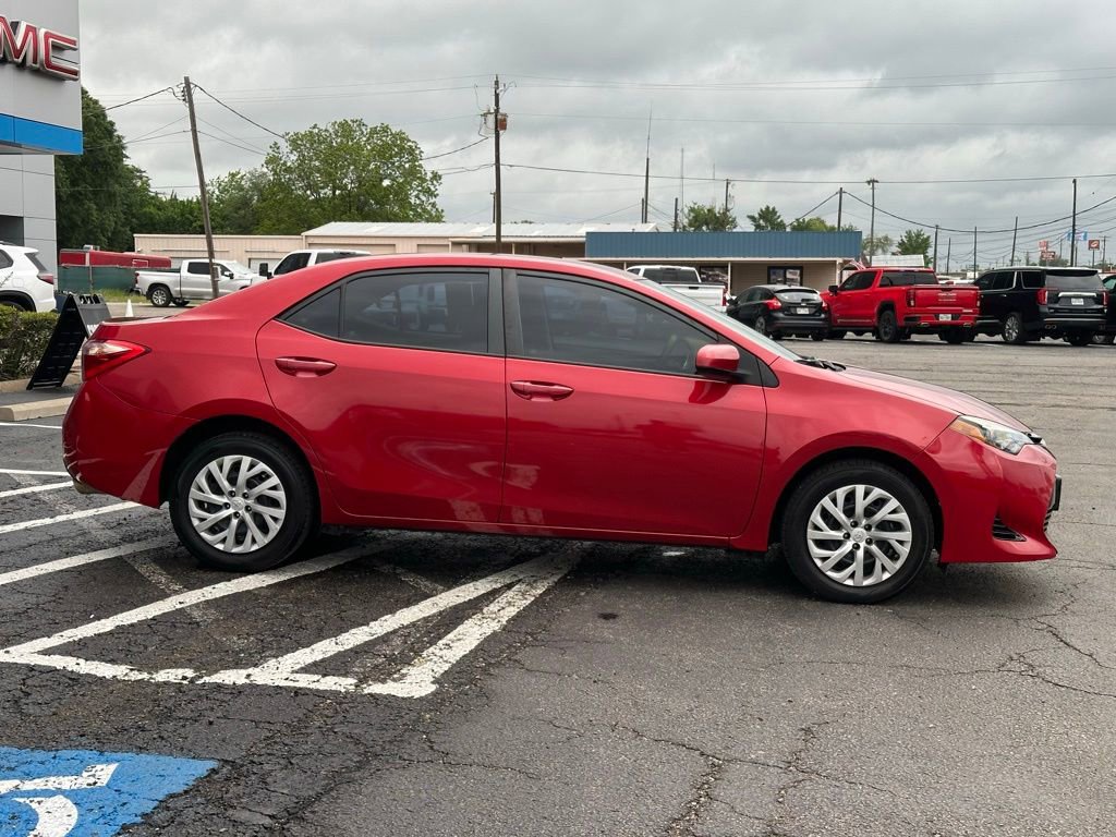 Used 2018 Toyota Corolla LE FWD image 4