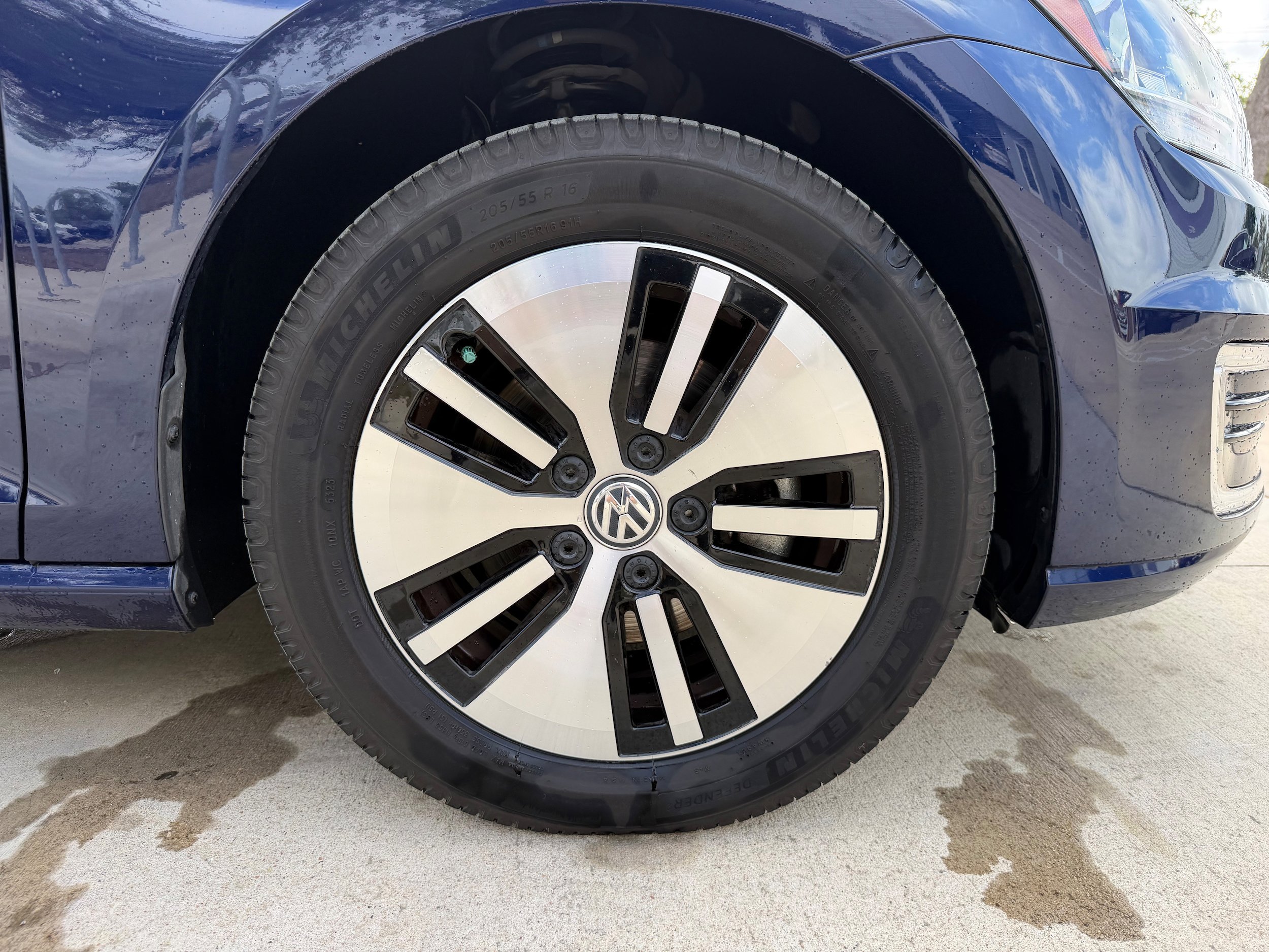 Used 2019 Volkswagen e-Golf SE FWD image 8