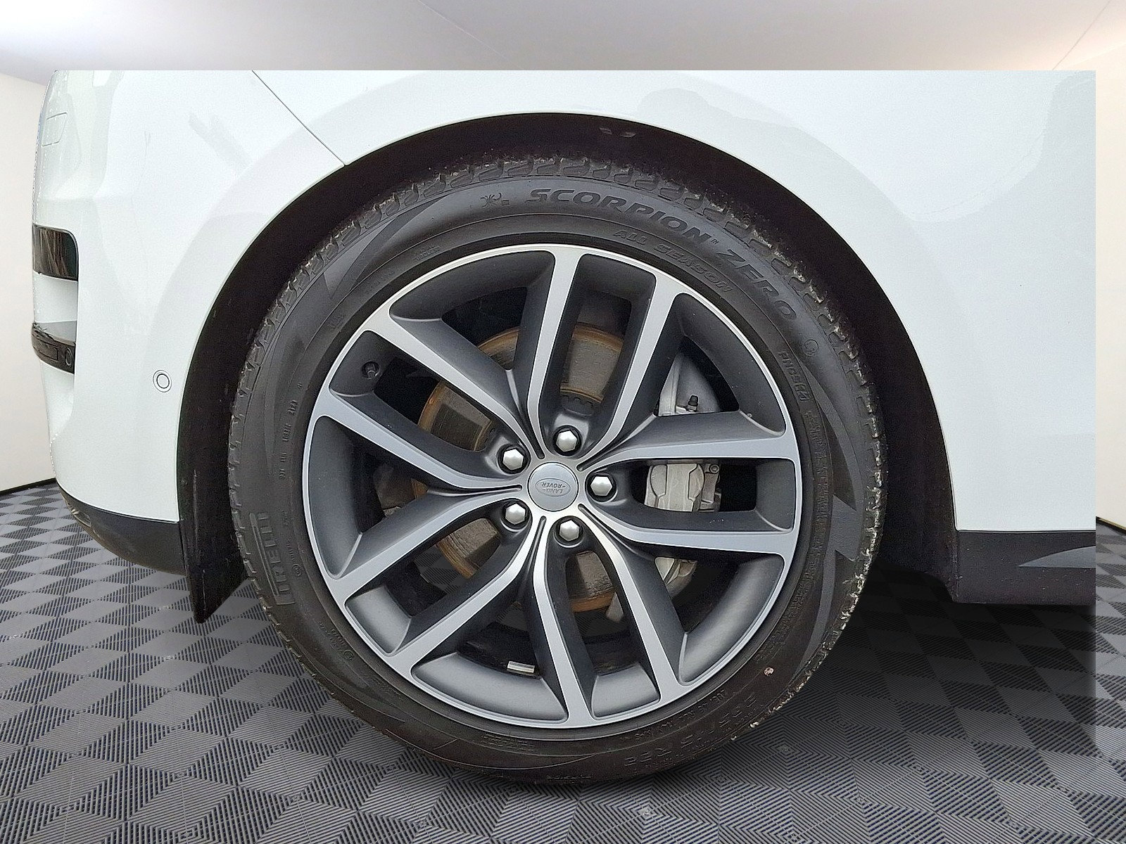 Used 2023 Land Rover Range Rover Sport SE image 2