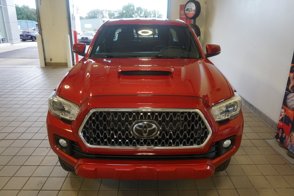 Used 2019 Toyota Tacoma TRD Sport AWD/4WD image 12