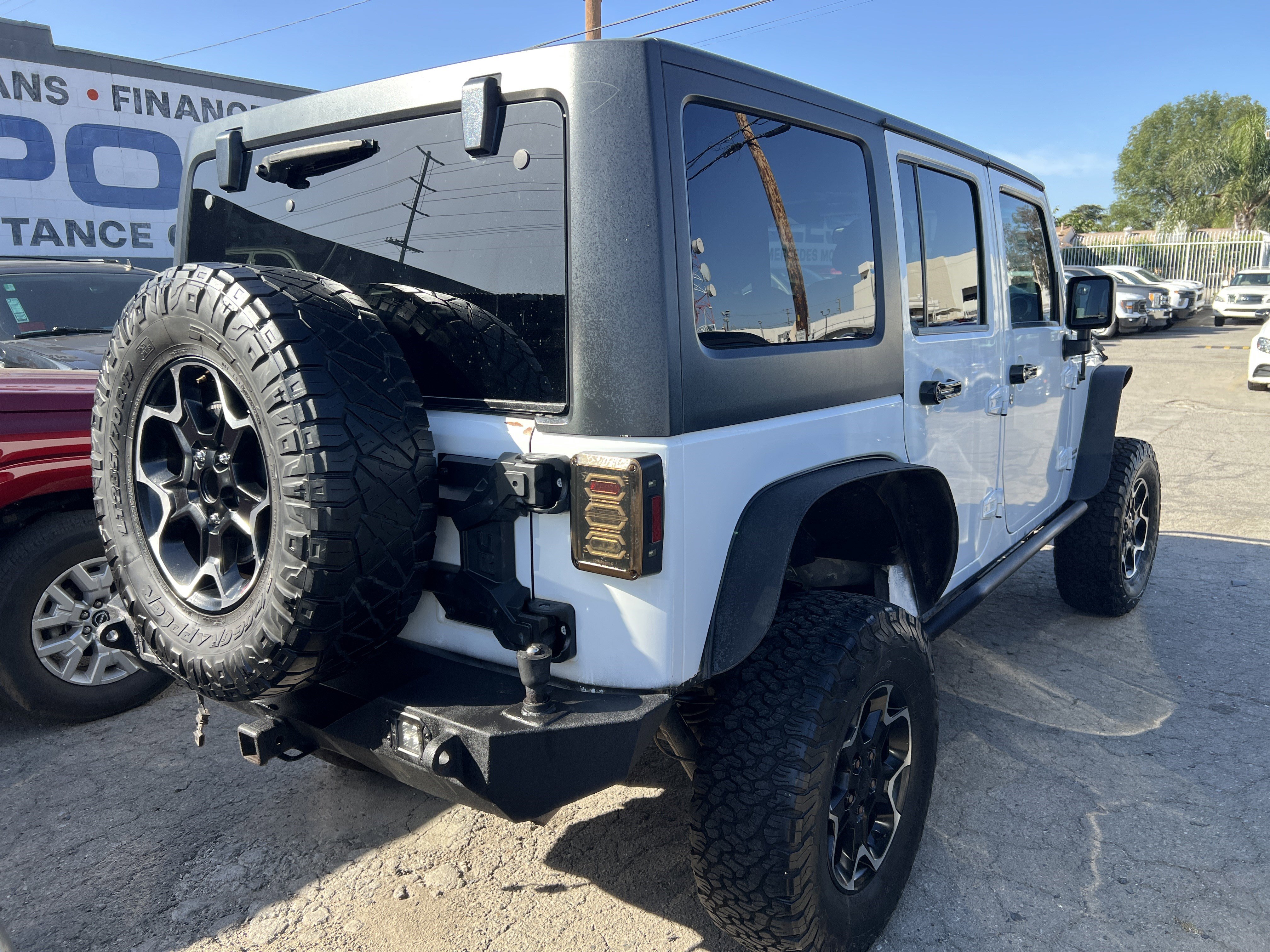 Used 2015 Jeep Wrangler Unlimited Rubicon w/ Connectivity Group AWD/4WD image 10